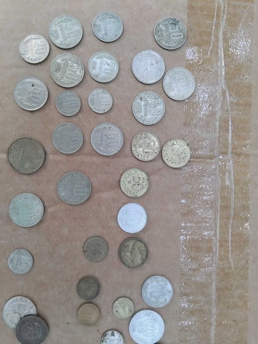 Продавам стари монети