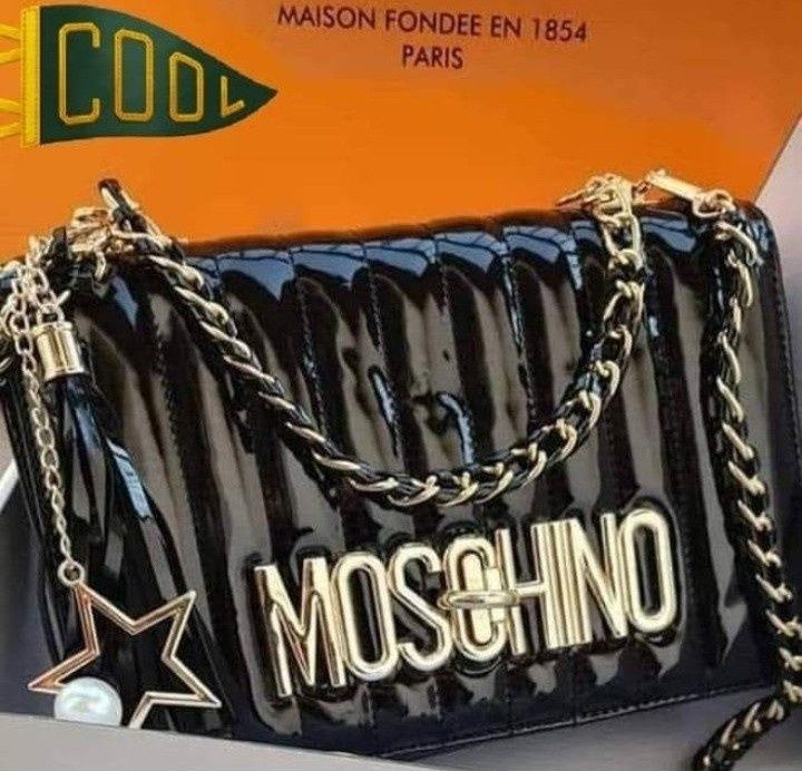 Genti Moschino, logo metalic auriu, saculet, etichetă