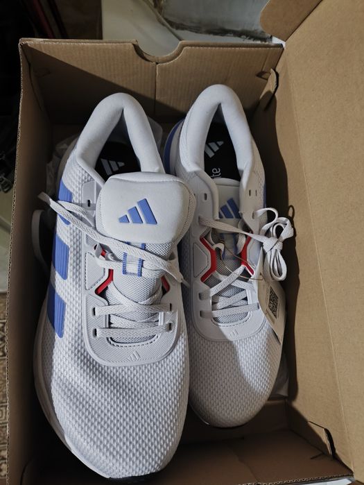 Продам кроссовки новые