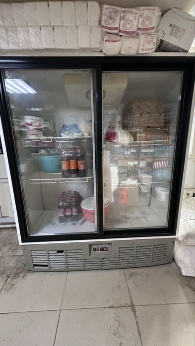 Продам Холодильник витрина