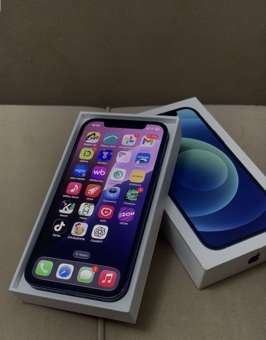iPhone 12  64 Гб