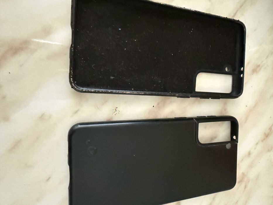 Продавам Samsung S21 + 2 бр. Кейсове + кабел за зареждане.
