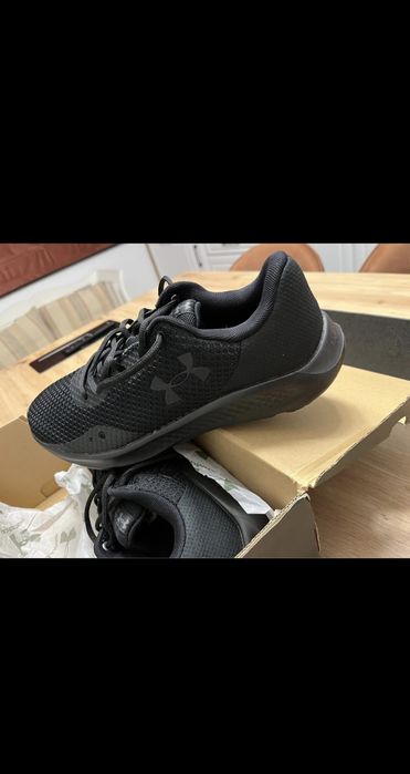 Adidasi Under Armour