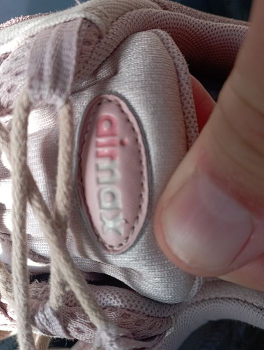 Vând adidași femei