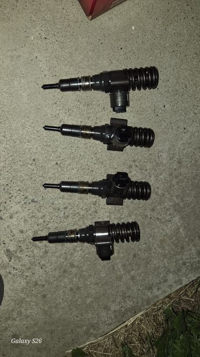 Vând Injectoare 2.0 BRE