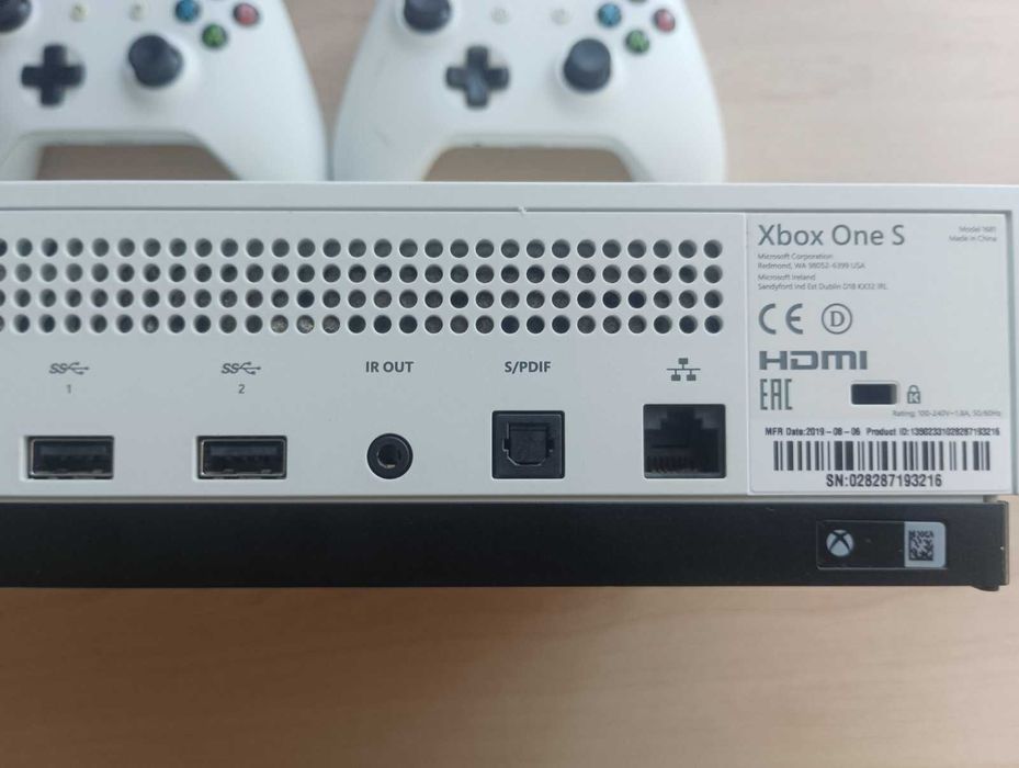 Xbox One S – 1T GB памет – отлично състояние – кутия