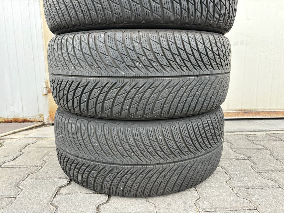 4бр Почти нови зимни гуми MICHELIN 245/40/19 DOT2522