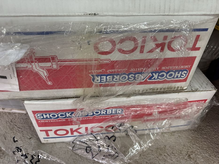 Продам задние стойки амортизатора Мазда премаси