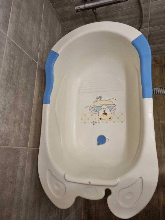 Вана със стойка и маркуч за отвеждане на водата MONI