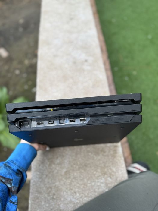 Vand Ps4 Pro pret negociabil