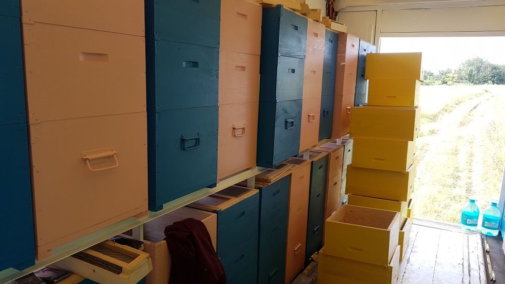 Pavilion apicol semiremorca