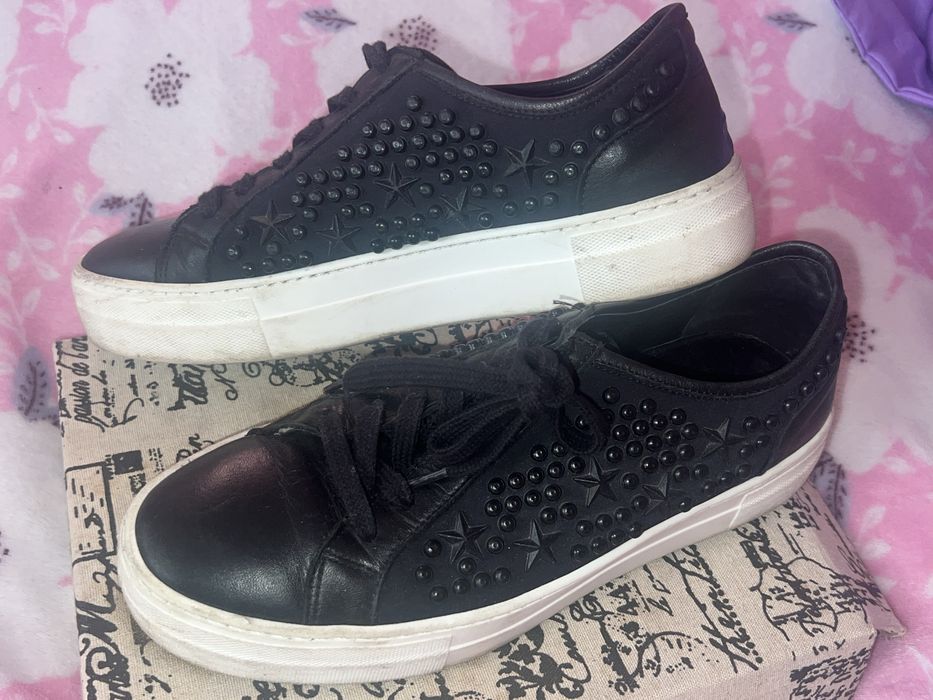 Tenisi piele naturala