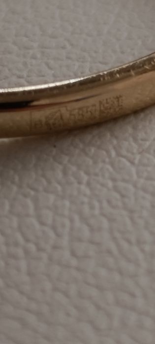 Золотое кольцо Турецкая модель проба 585 вес 1,52 гр Размер гдето 18,