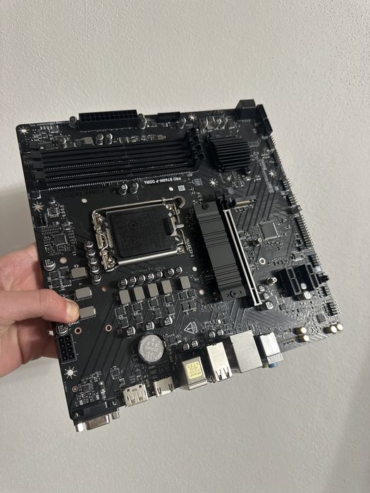 Placa de baza Asus pro B760 M-P DDR4 nefolosita