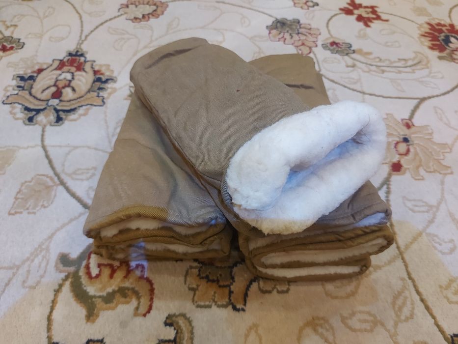 Варежки теплые двухпалые.