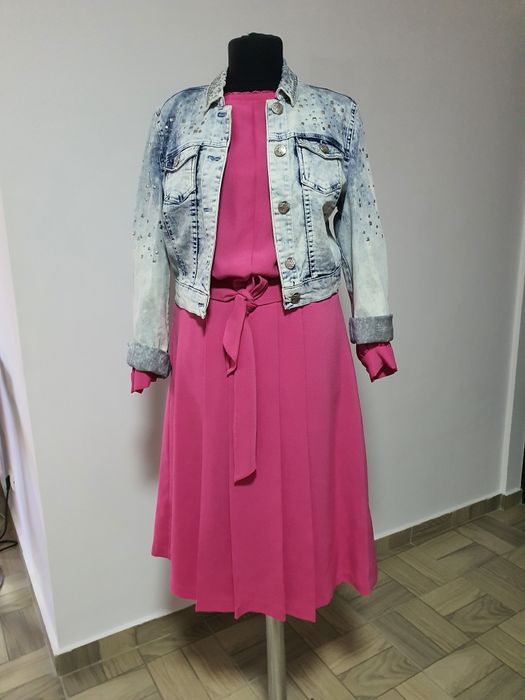 Rochie superba cu pliuri elegante, cordon in talie;