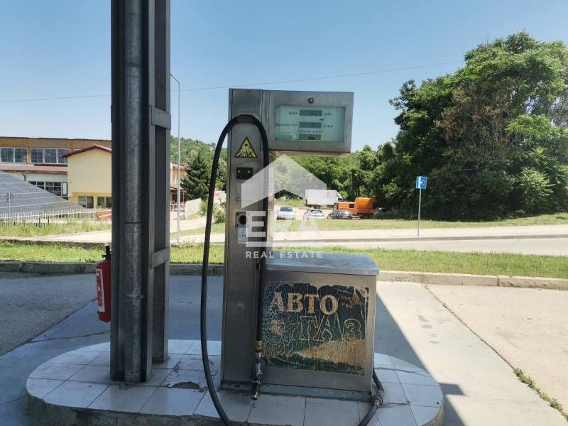 Продава се Промишлена сграда в Ловеч, Промишлена зона - Изток - 3239 кв.м за 229 €/кв.м - Снимка #7