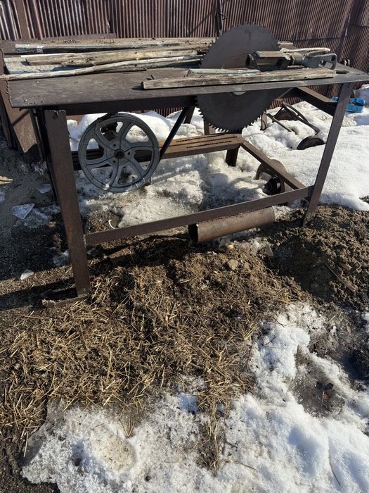 Продается циркулярка на ВОМ,самодельная.