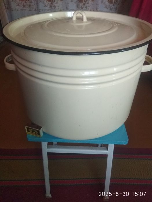 Эмалированная кастрюля 60-70 литров