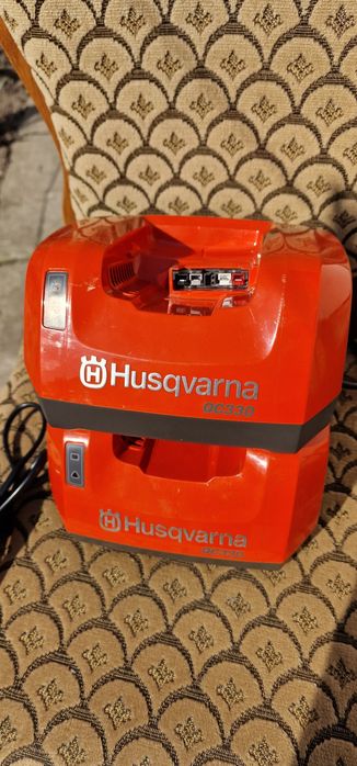 Incarcator baterie Husqvarna QC330 defect (incarcator stihl)