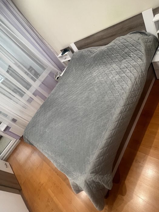 Продавам спалня - легло, матрак, скрин, 2 нощни щкафчета и гардероб