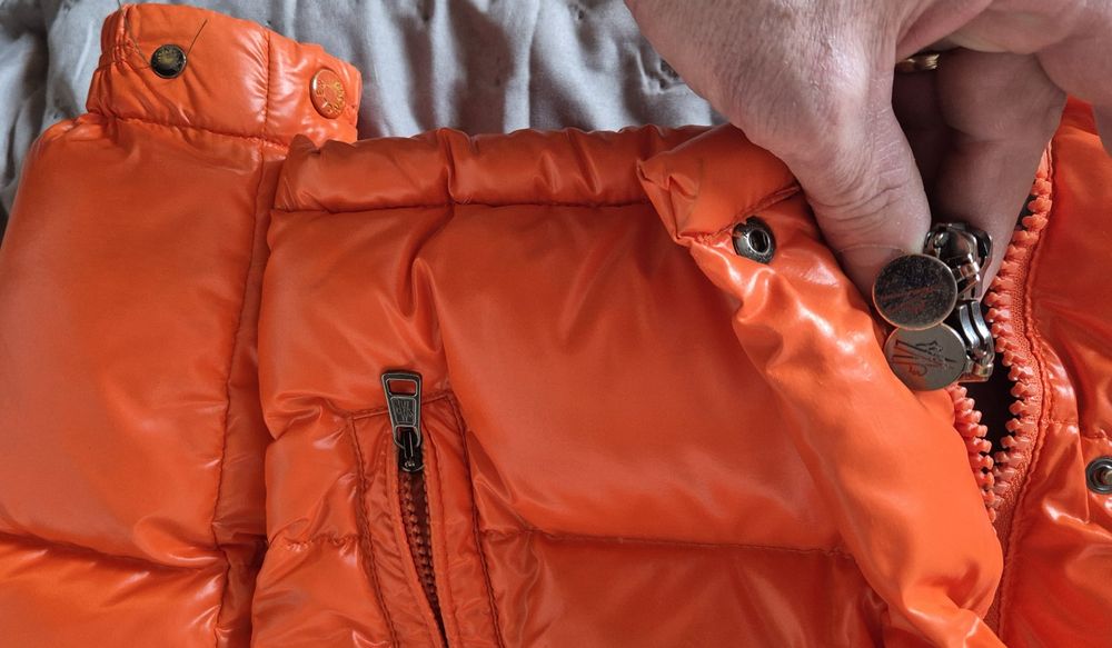 Vând geaca moncler