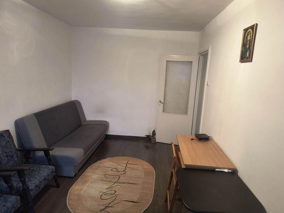 Închiriez garsoniera