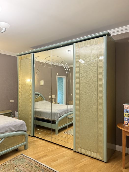 Продам спальный гарнитур