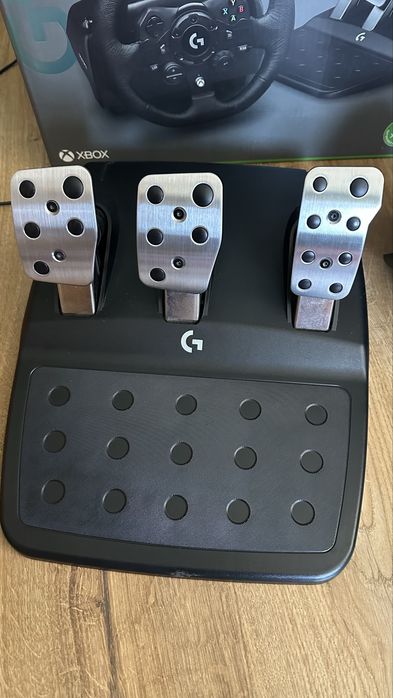Волан с педали Logitech G923 за Xbox