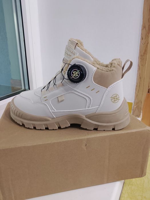 Продам ботинки детские.