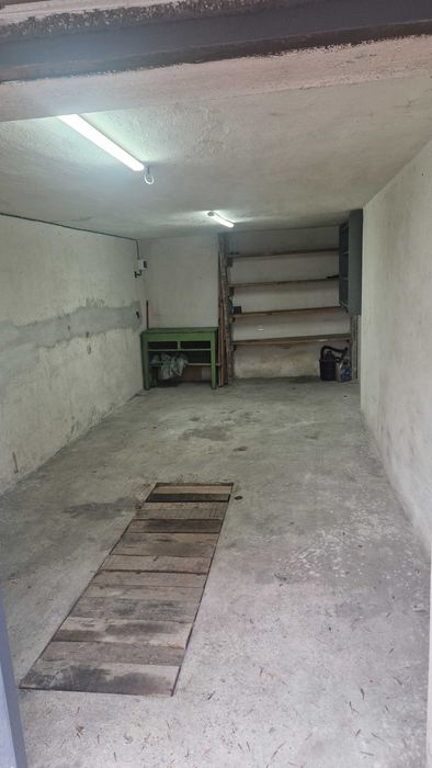 Давам гараж под наем