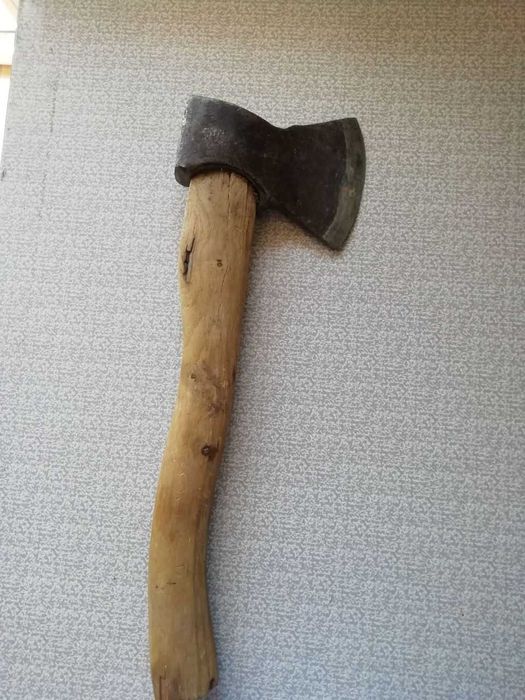 Топор  советский , ключи рожковые, кочерга, прожектор для фонаря