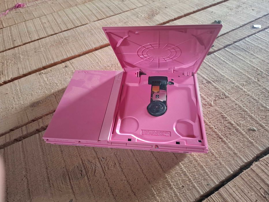 Vand playstation 2 cu 2 carduri memorie, 2 manete si cu jocuri