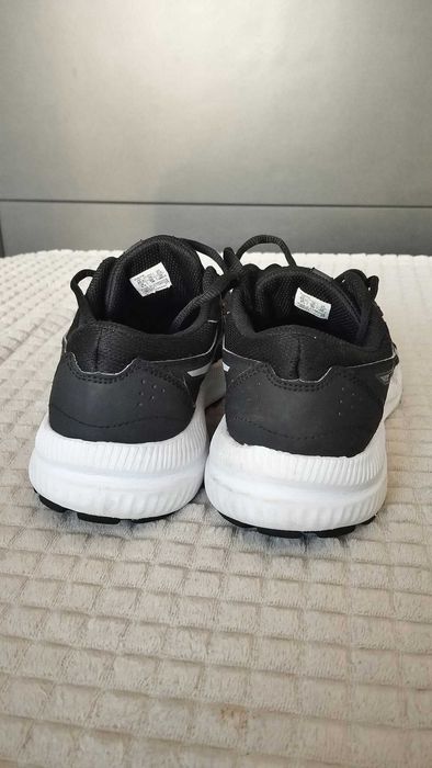 Дамски маратонки Asics размер 38 черни с бяло