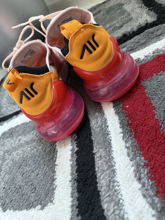 Adidasi nike air 270