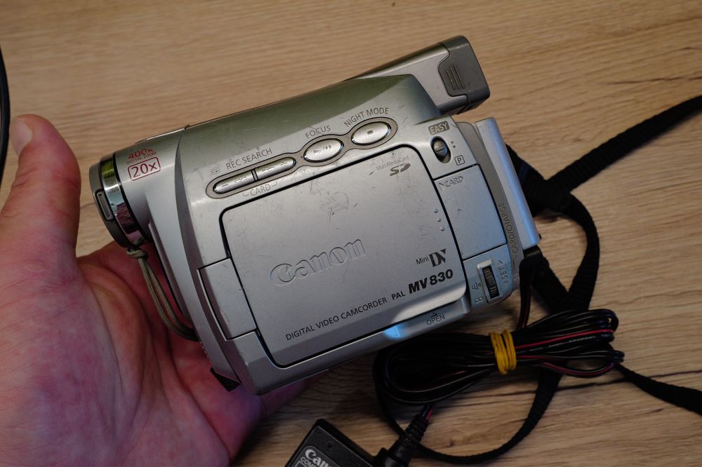 Camera video Canon MV830 Handycam Mini DV SD card caseta