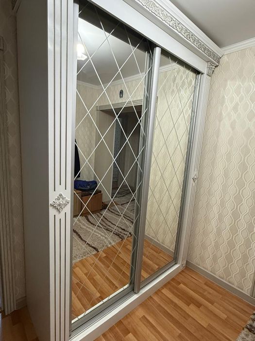 Продам роскошный шкаф-купе с зеркалами и фацетом