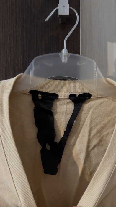 Pachet 2 Tricouri – VLONE Bej & Central Cee Alb – Mărimea L