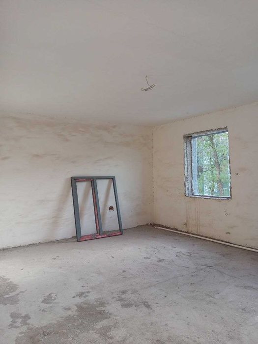 Jizzaxda kvartira sotiladi 4 xonali