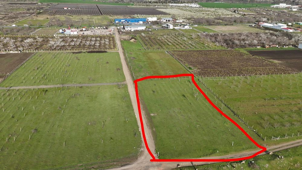Продавам парцел 1800кв. в Айтос