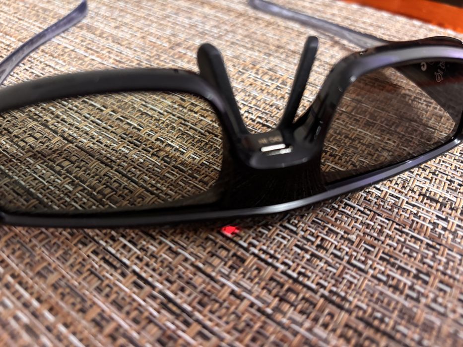 2 Ochelari 3D Panasonic si un videoproiector BenQ