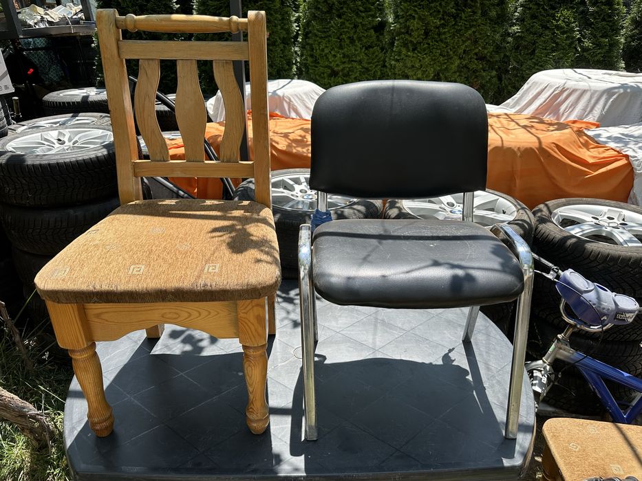 Дървени столове и офис