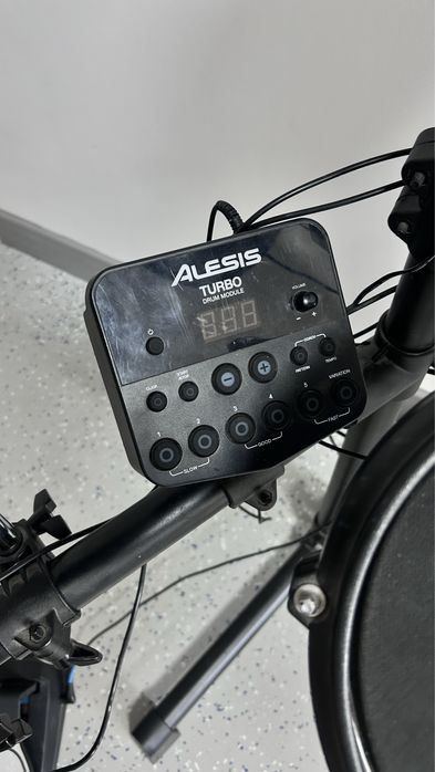 Электронные барабан *Alesis Turbo*