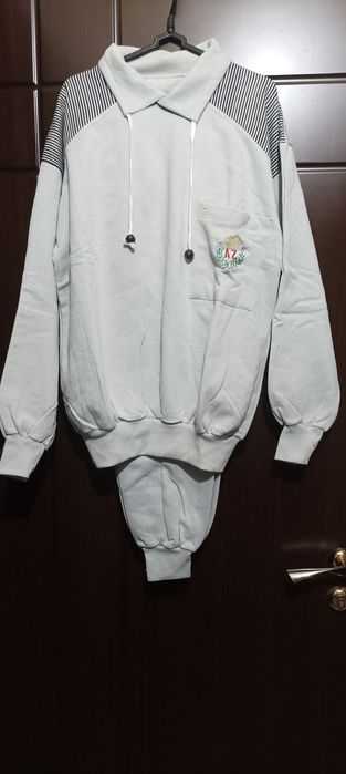 Костюмы спортивные мужской и женский.