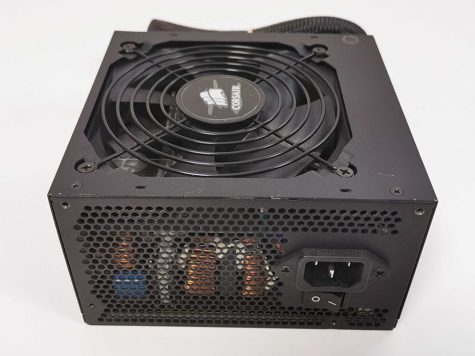 Corsair CS750M 750W полу-модулно захранване за компютър 80 PLUS Gold