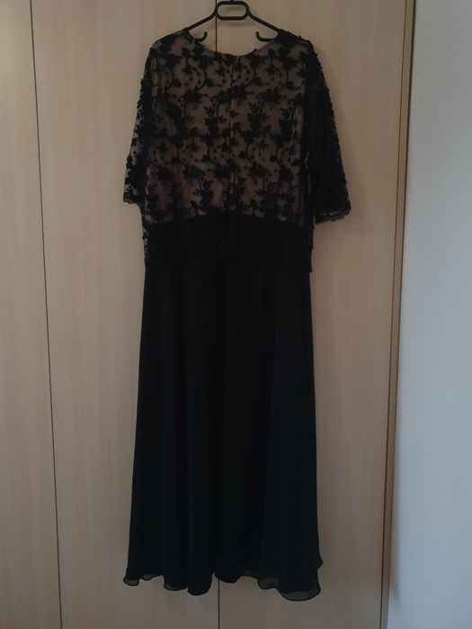 Дамска черна рокля с дантела