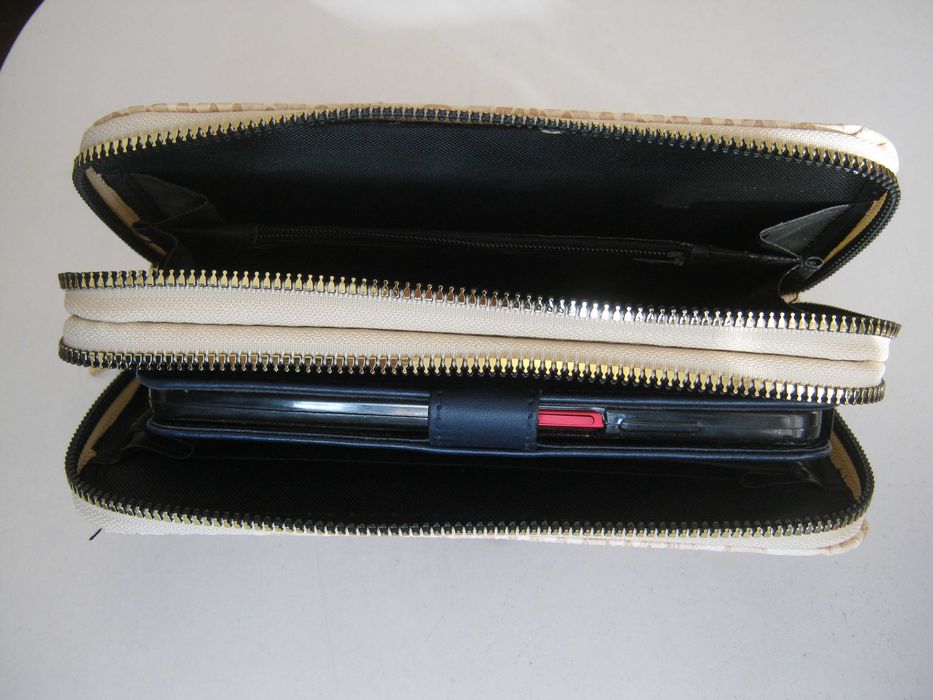 Дамски портмоне, Портфейл