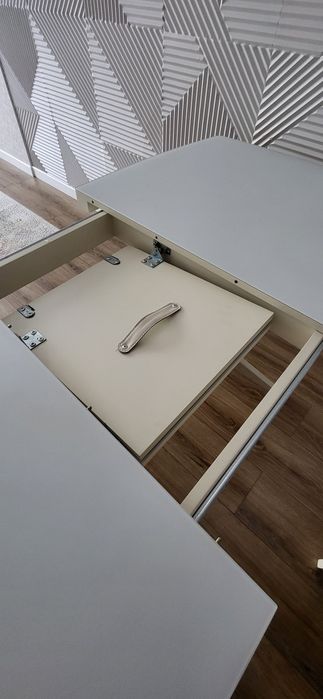 Продам стол обеденный