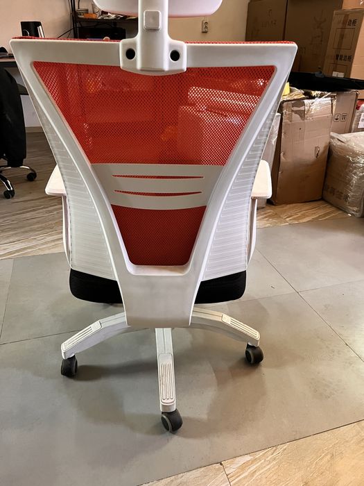 Офисное кресло.