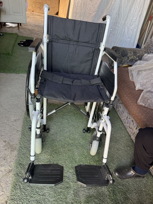 Продаю инвалидную коляску новая !